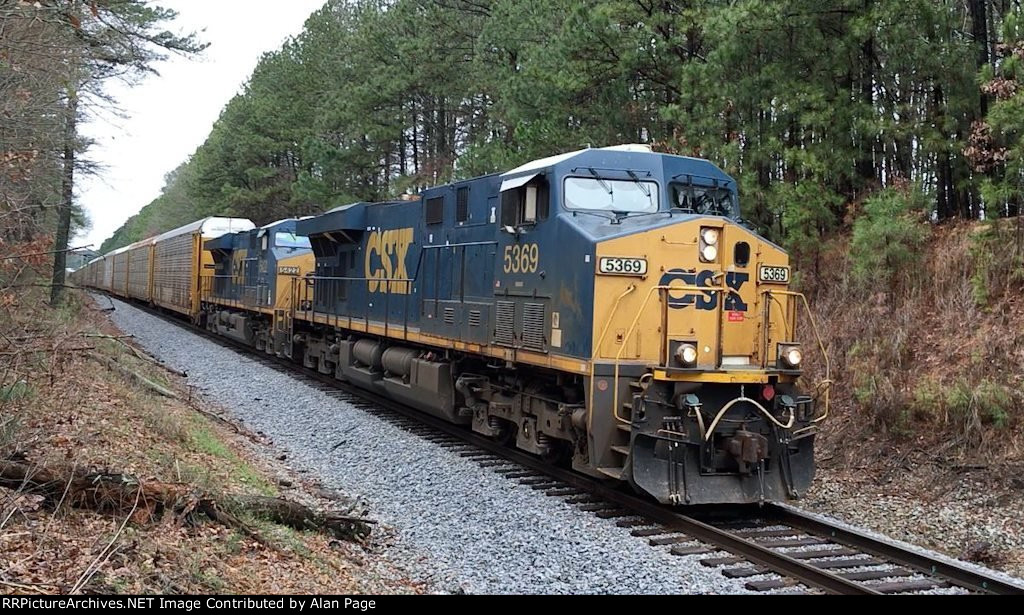 CSX 5369 and 5422 lead autoracks